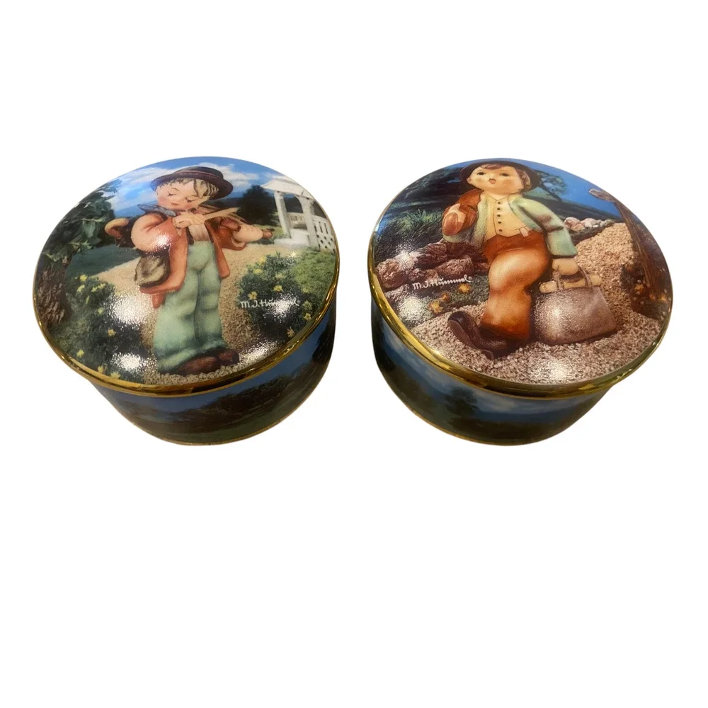 Danbury Mint M.I. Hummel Merry Wanderer & Little Fiddler Music Box Set of 2